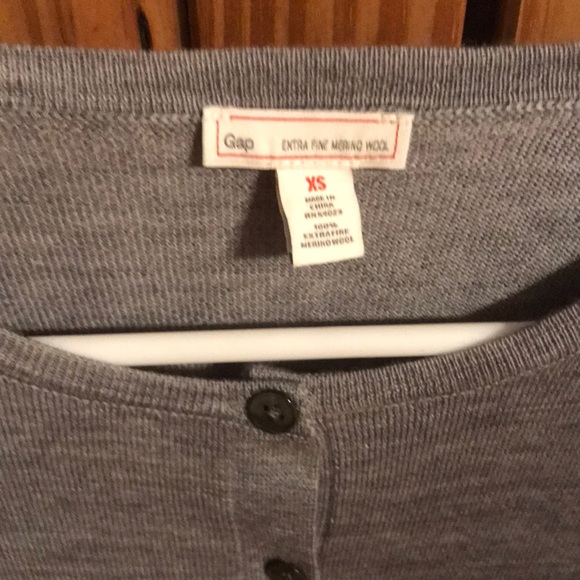 New Gap cardigan - Picture 2 of 3